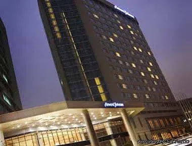 Howard Johnson Caida Plaza 5*